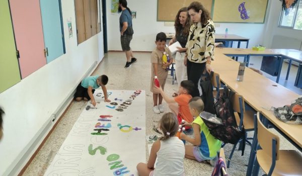 No solo tienen actividades de ocio y aprendizaje, sino se les garantiza el desayuno, almuerzo y merienda durante la época estival