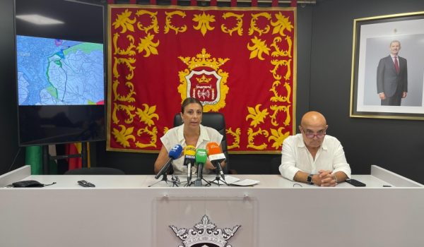 María de la Paz Fernández y Jesús Vázquez en rueda de prensa