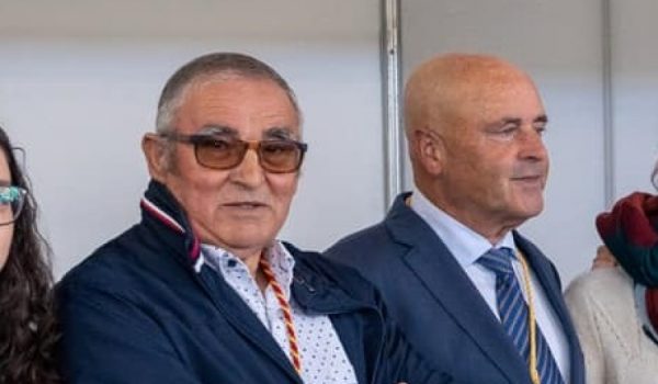 El edil popular junto al alcalde de Benaoján en una feria de la chacina del municipio.
