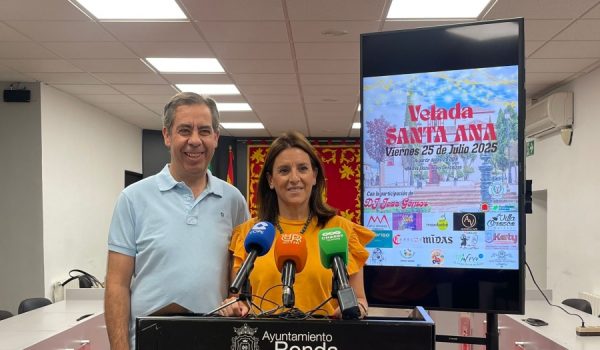 La presentación ha tenido lugar en el salón de plenos del Ayuntamiento