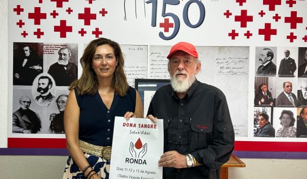 La delegada de Asuntos Sociales, Cristina Durán, y el presidente de la asamblea local de Cruz Roja, Antonio Lasanta