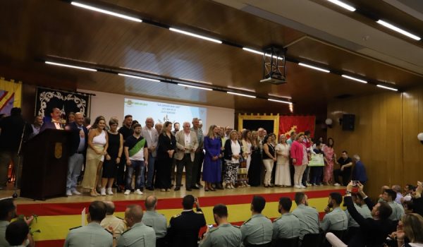 Foto de familia en el acto de entrega de las ayudas