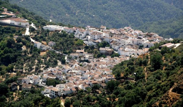 Benarrabá es una localidad de menos de 500 habitantes, situada en el Valle del Genal.