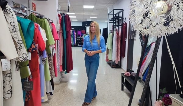 Esta empresaria destaca la gran variedad de tallas y modelos que se pueden encontrar en la tienda.