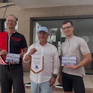 Ambos ciclistas a su llegada al municipio benaojano hace un par de semanas.