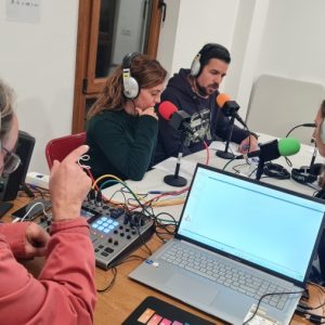 Tiene su sede en Benalauría y cuenta con el apoyo de diferentes administraciones y entidades.