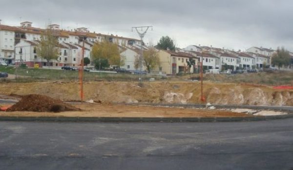 Rotonda de 42 metros de diámetro en la Barriada de La Dehesa.