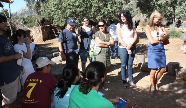 Los jóvenes van a recrear un poblado neolítico.