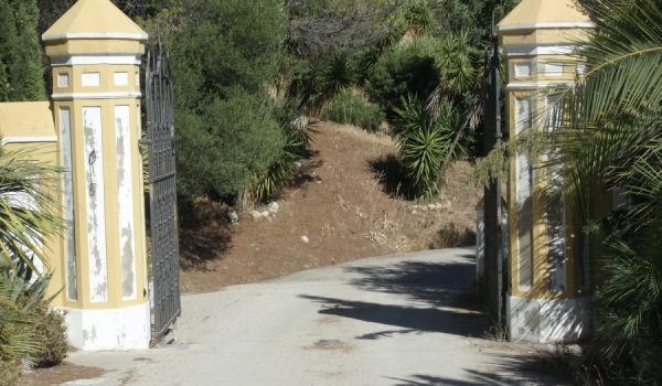 Puerta de acceso a la finca Las Limas, donde ocurrió el suceso.