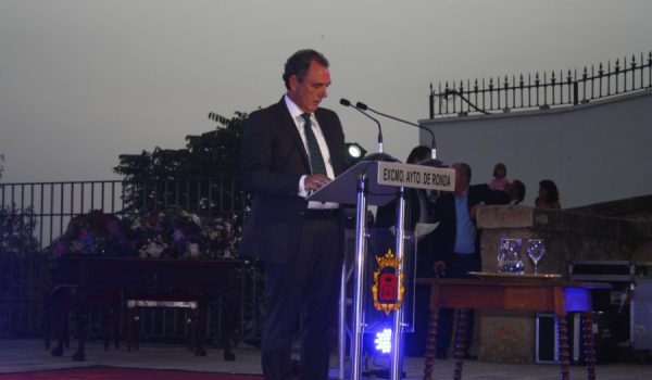 Losantos tuvo presente en su pregón al sector vitivinícola.