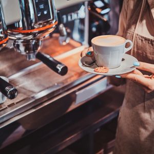 El sector servicios vuelve a liderar la creación de empleo.