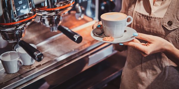 El sector servicios vuelve a liderar la creación de empleo.