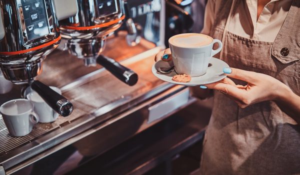 El sector servicios vuelve a liderar la creación de empleo.