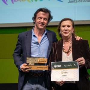 Santiago Muguiro, CEO de LA Almazara, recogiendo el premio