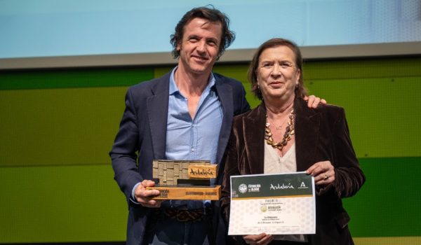 Santiago Muguiro, CEO de LA Almazara, recogiendo el premio
